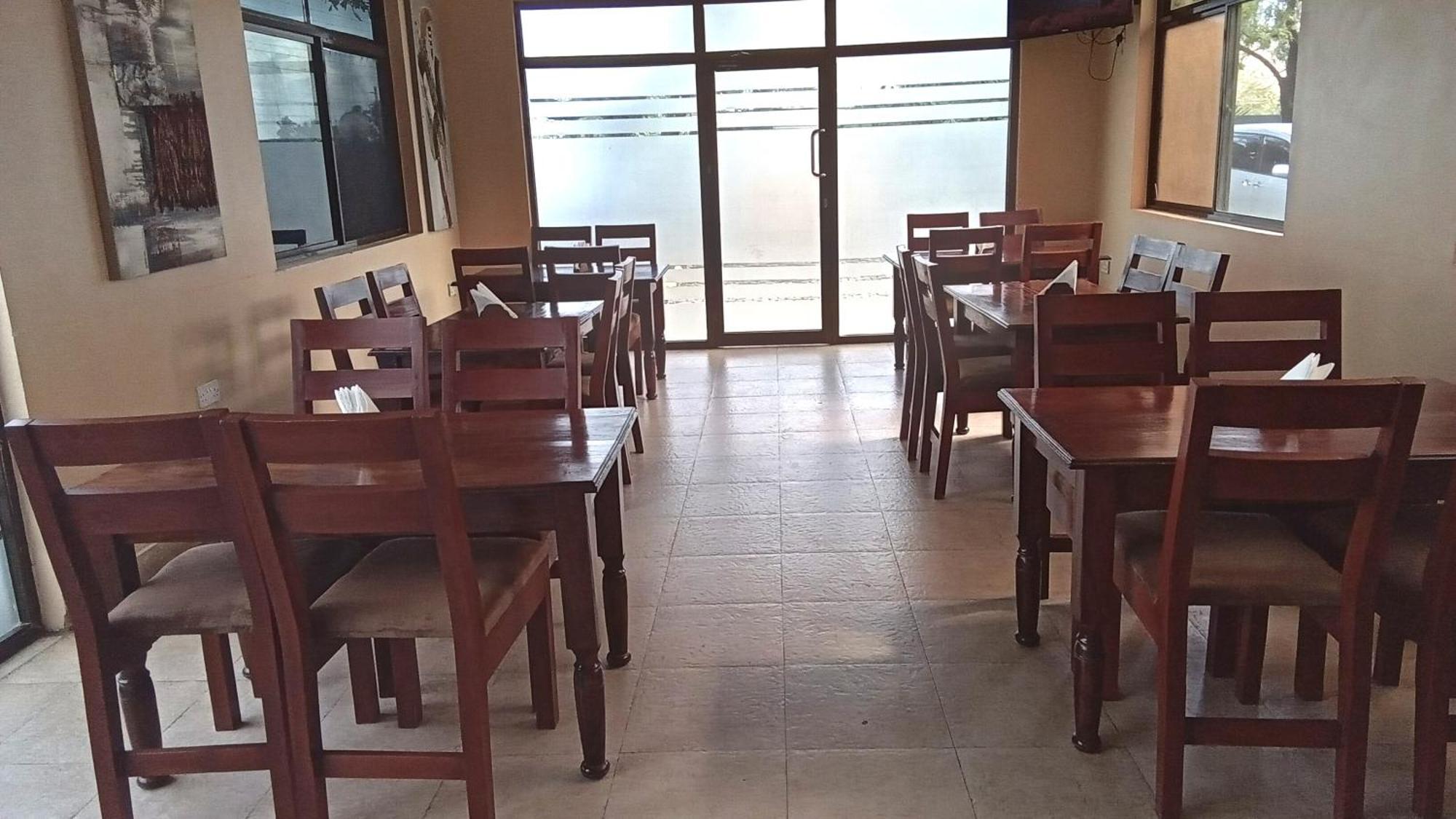 Transit Airport B&B Dar es Salaam Buitenkant foto